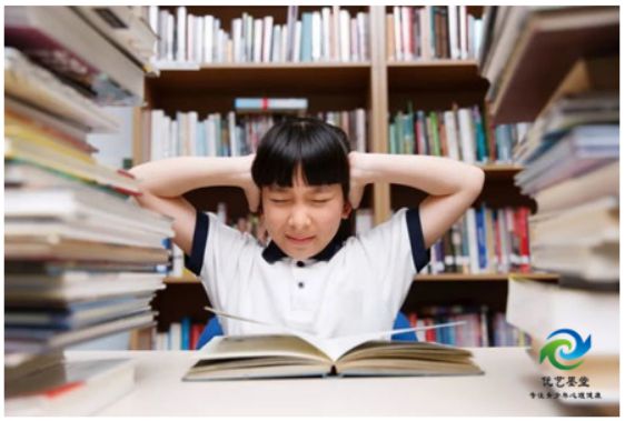 陕西优艺墨堂科普：孩子抑郁手机游戏成瘾父母没收手机会怎么样？(图3)