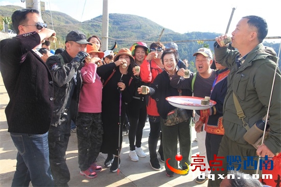 2018兴仁彝族大年节暨山地旅游徒步穿越彝家洞活动成功举行(图3)