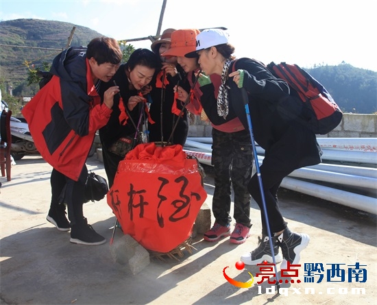 2018兴仁彝族大年节暨山地旅游徒步穿越彝家洞活动成功举行(图5)
